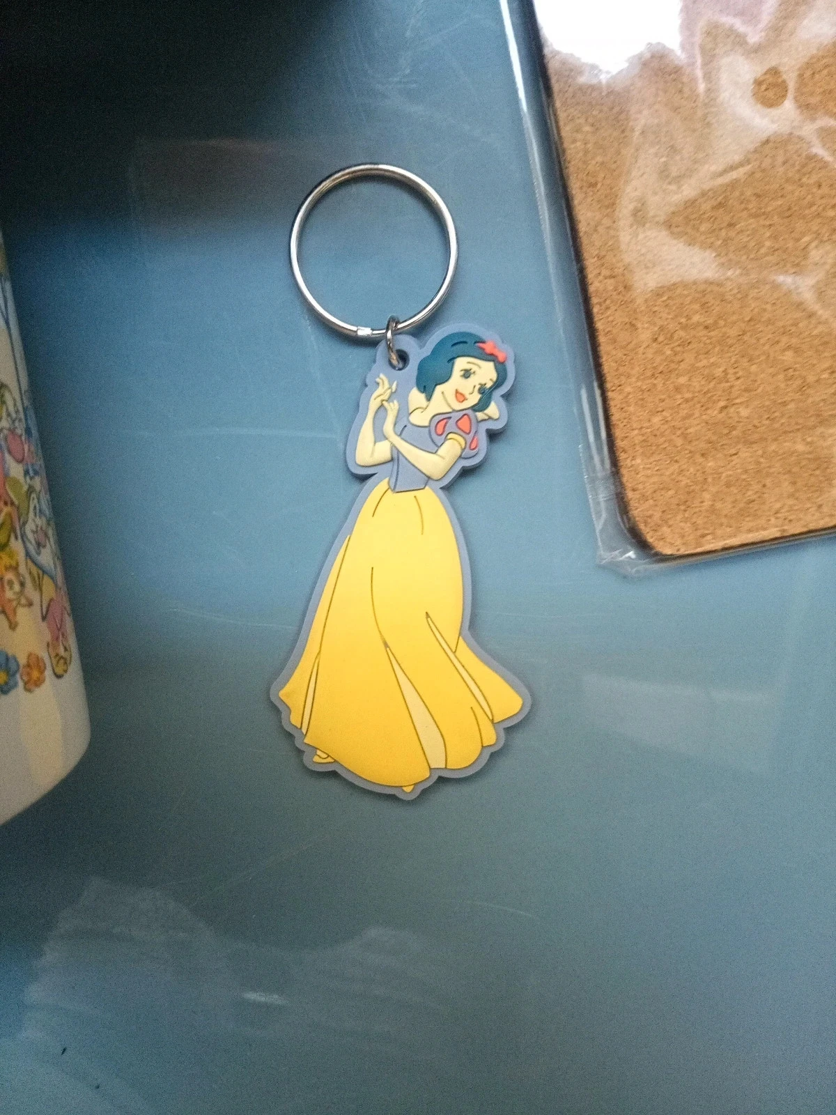 Set de regalo Disney Princesa Blancanieves (Taza, Posavasos, Llavero) – photo 6